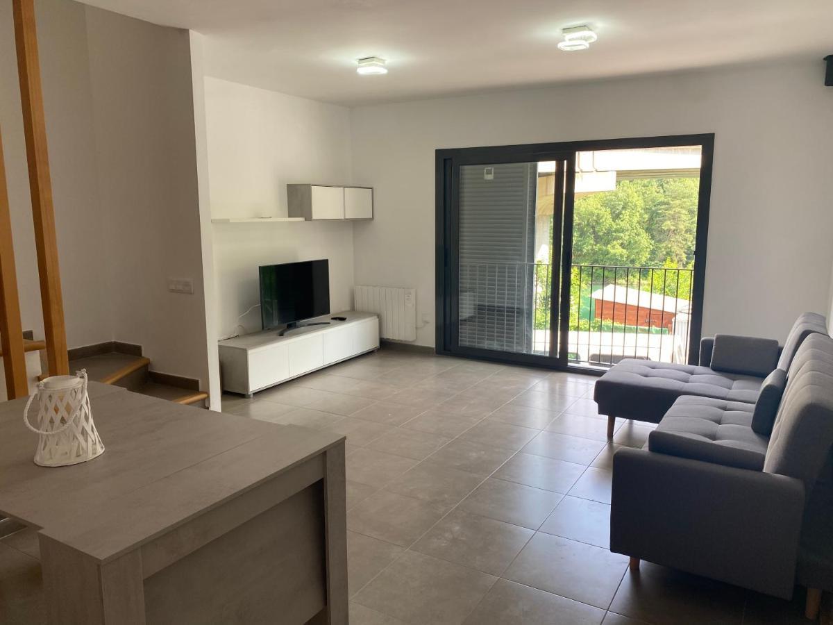 Hébergement de vacances Ample House With Views In Front Of Baells Reservoir *